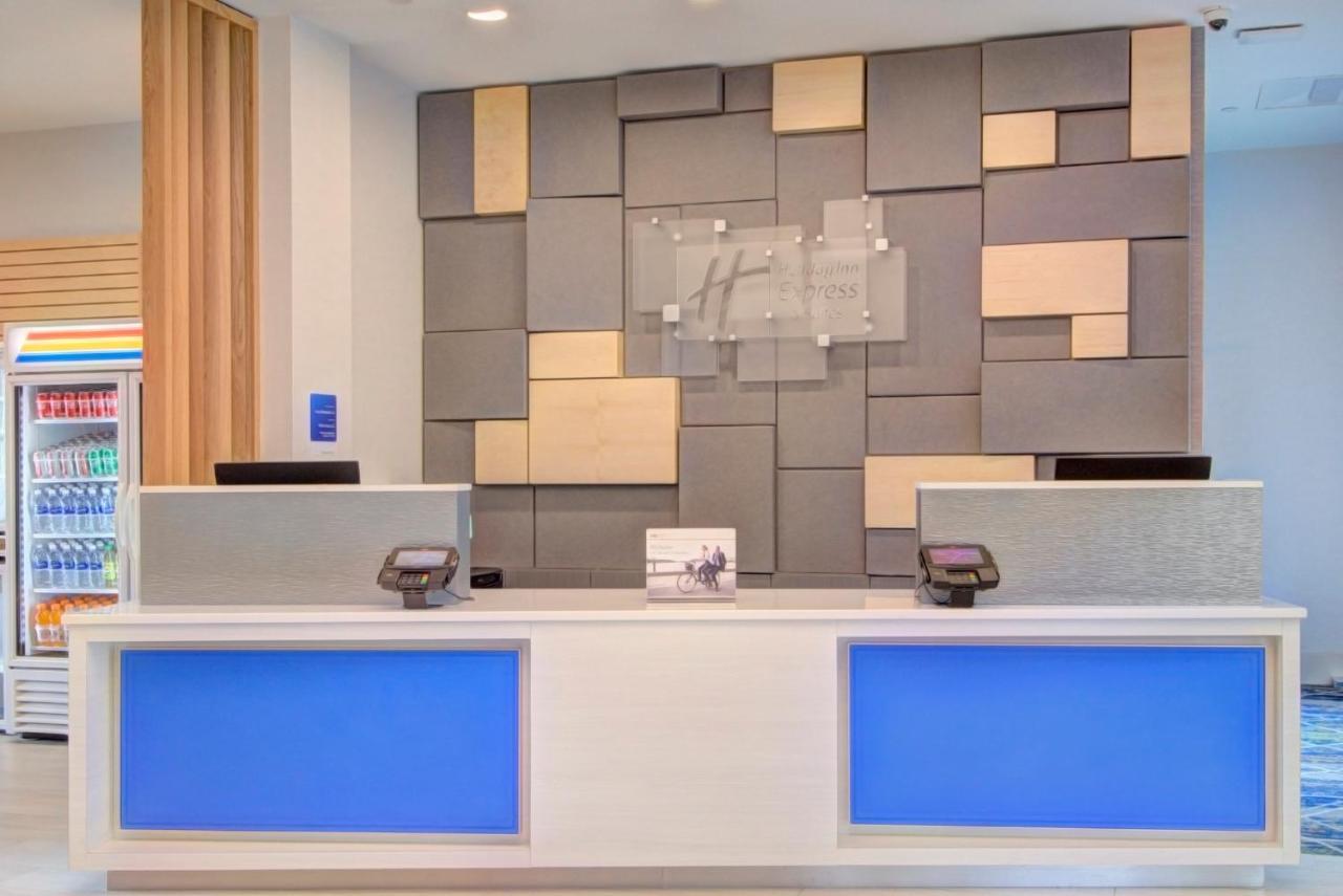 Holiday Inn Express & Suites Charlotte Southwest By Ihg Sterling Exterior photo